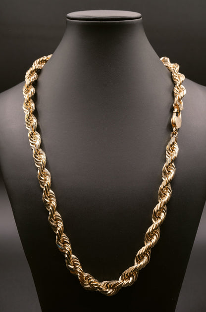 14 k yellow gold chain on showcase