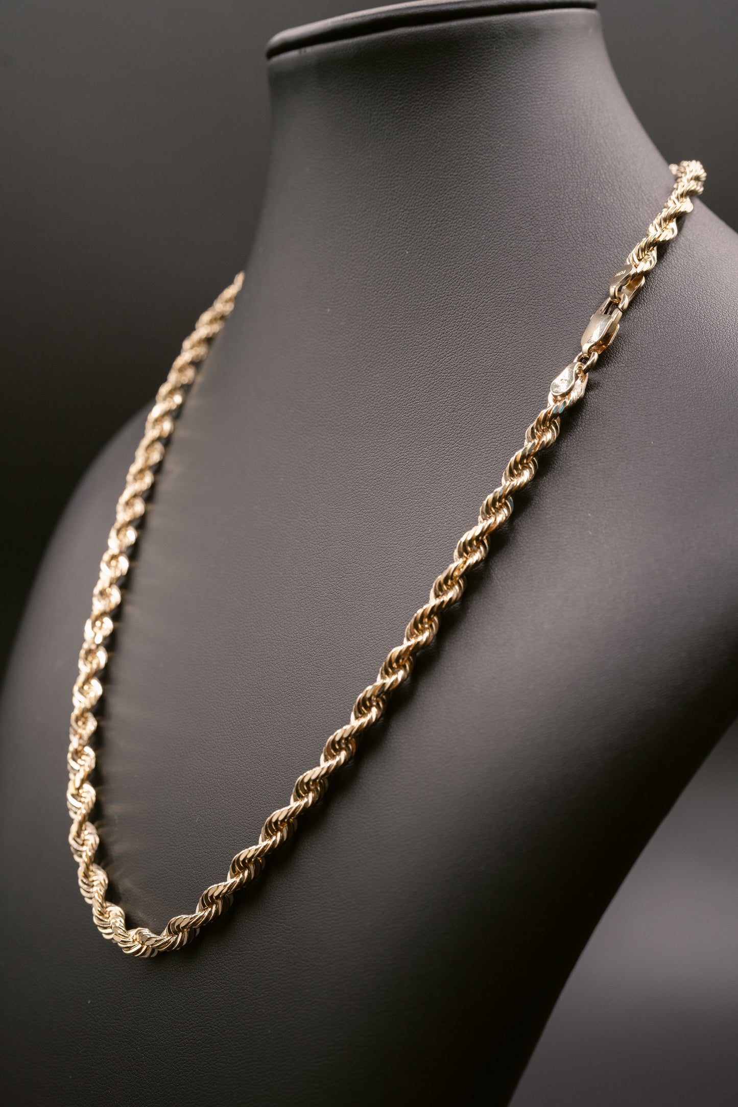 yellow gold chain side look