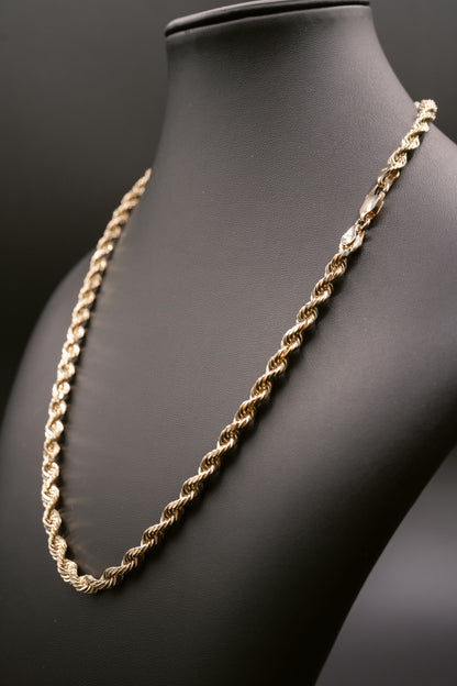yellow gold chain side look