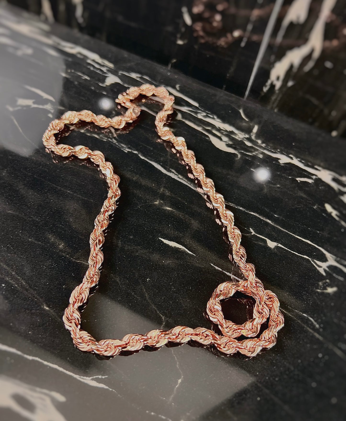 Polished rose gold rope chain
