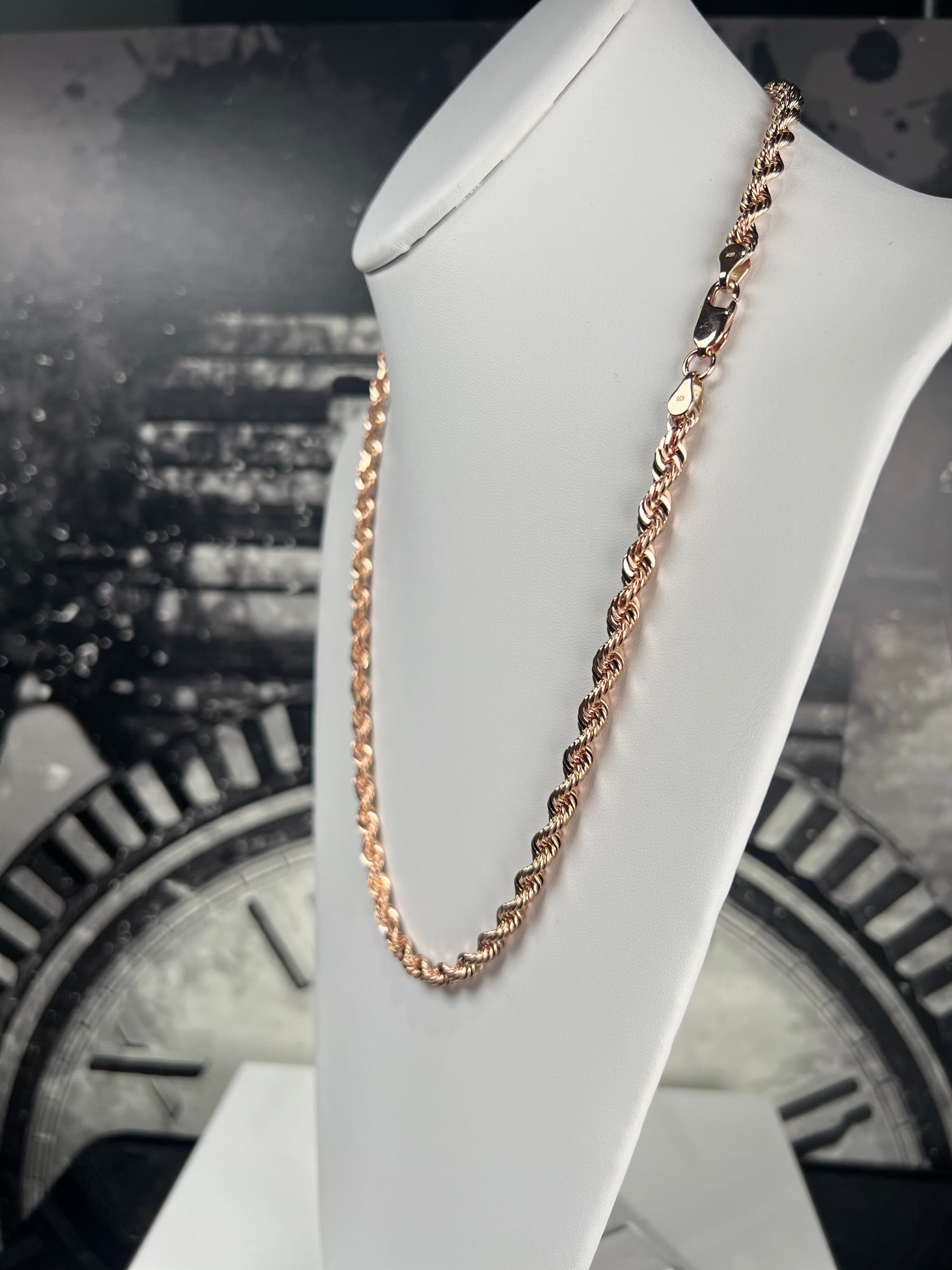 Premium 18 karat rose gold chain
