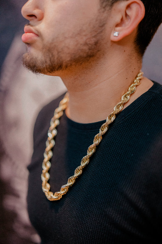 Yellow Gold Rope Chain Layered With Casual Outfit 12